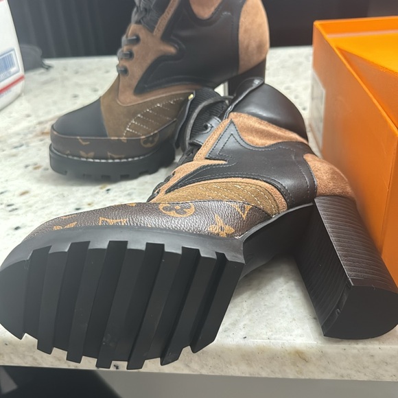 Lv boots - Picture 2 of 4